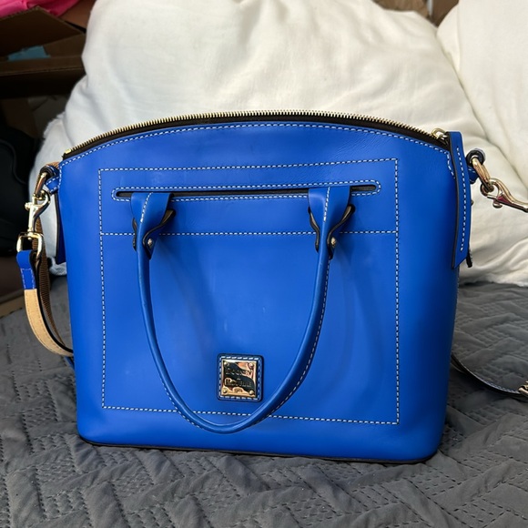 Large Dooney satchel in excellent conditions. No signs of wear no stains - Picture 6 of 6